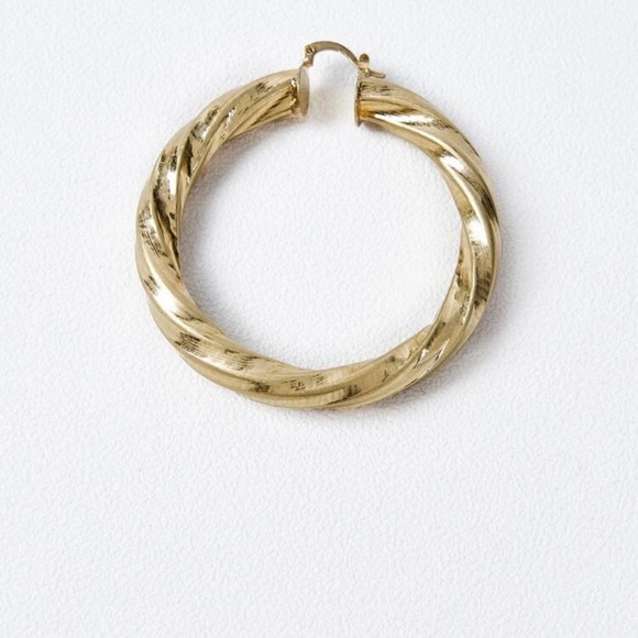 🌟MOTF PREMIUM TWIST HOOP EARRINGS🌟 - Picture 8 of 10